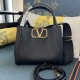 Replica Borsa a mano media Valentino Garavani Alltime vitello granato Nero Imitazioni Replica Borsa a mano media Valentino Garavani Alltime vitello granato Nero