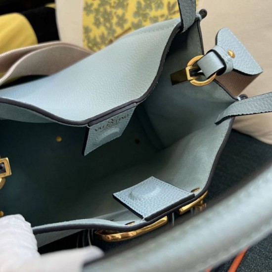 Replica Borse Firmate a mano media Valentino Garavani Alltime vitello granato Blu Imitazioni Replica Borse Firmate a mano media Valentino Garavani Alltime vitello granato Blu