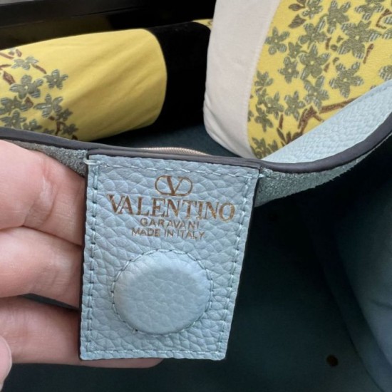 Replica Borse Firmate a mano media Valentino Garavani Alltime vitello granato Blu Imitazioni Replica Borse Firmate a mano media Valentino Garavani Alltime vitello granato Blu