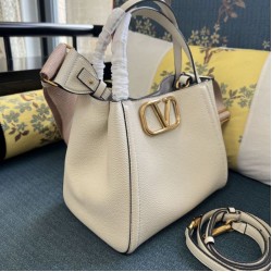 Replica Borsa 1:1 a mano media Valentino Garavani Alltime vitello granato Beige Imitazioni Replica Borsa 1:1 a mano media Valentino Garavani Alltime vitello granato Beige