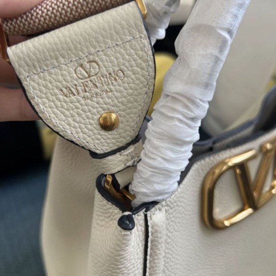 Replica Borsa 1:1 a mano media Valentino Garavani Alltime vitello granato Beige Imitazioni Replica Borsa 1:1 a mano media Valentino Garavani Alltime vitello granato Beige