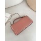 Replica Pari Portafoglio con catena Valentino Garavani Rockstud Rosa Imitazioni Replica Pari Portafoglio con catena Valentino Garavani Rockstud Rosa