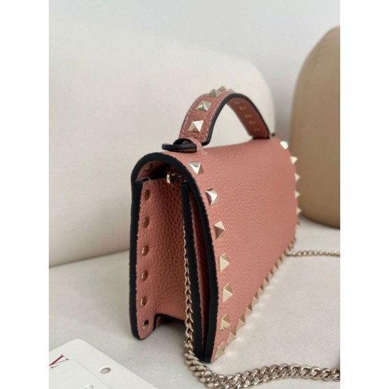 Replica Pari Portafoglio con catena Valentino Garavani Rockstud Rosa Imitazioni Replica Pari Portafoglio con catena Valentino Garavani Rockstud Rosa