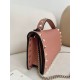 Replica Pari Portafoglio con catena Valentino Garavani Rockstud Rosa Imitazioni Replica Pari Portafoglio con catena Valentino Garavani Rockstud Rosa