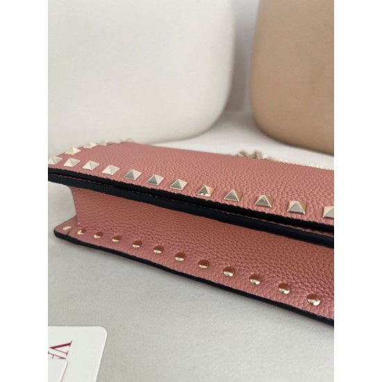Replica Pari Portafoglio con catena Valentino Garavani Rockstud Rosa Imitazioni Replica Pari Portafoglio con catena Valentino Garavani Rockstud Rosa