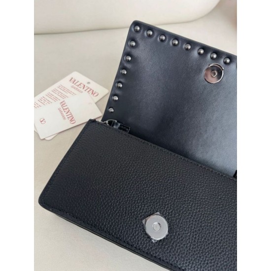 Replica Portafoglio con catena Valentino Garavani Rockstud Nero Imitazioni Replica Portafoglio con catena Valentino Garavani Rockstud Nero