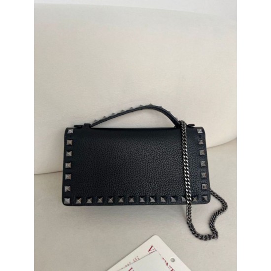 Replica Portafoglio con catena Valentino Garavani Rockstud Nero Imitazioni Replica Portafoglio con catena Valentino Garavani Rockstud Nero