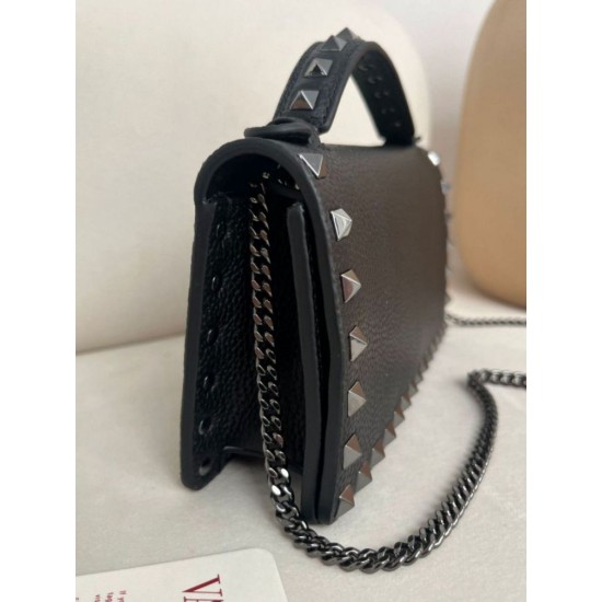 Replica Portafoglio con catena Valentino Garavani Rockstud Nero Imitazioni Replica Portafoglio con catena Valentino Garavani Rockstud Nero
