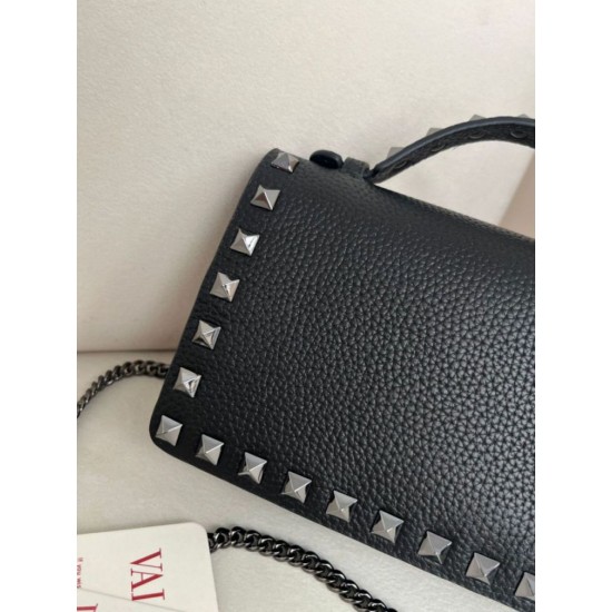 Replica Portafoglio con catena Valentino Garavani Rockstud Nero Imitazioni Replica Portafoglio con catena Valentino Garavani Rockstud Nero