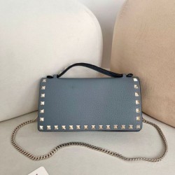 Replica Portafoglio con catena Valentino Garavani Rockstud blu