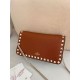 Replica Borsa a tracolla piccola con patta Valentino Garavani Rockstud Marrone