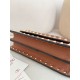 Replica Borsa a tracolla piccola con patta Valentino Garavani Rockstud Marrone
