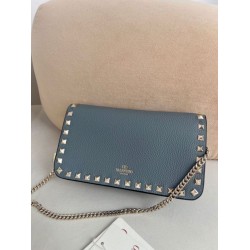 Borsa a tracolla piccola con patta Valentino Garavani Rockstud Blu Borsa a tracolla piccola con patta Valentino Garavani Rockstud Blu