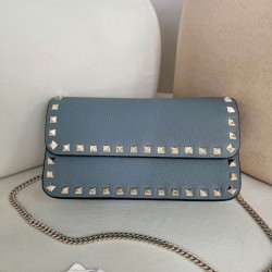 Replica Borsa a tracolla piccola con patta Valentino Garavani Rockstud Blu