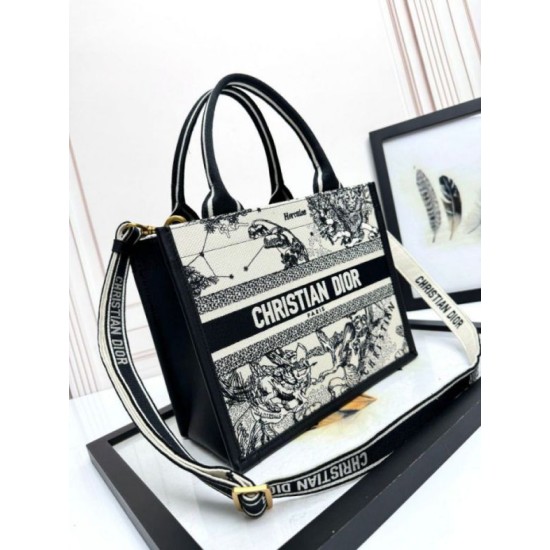 Replica Borsa tote Dior piccola/media Oblique ricamata con stampa animalier bianca Imitazioni Replica Borsa tote Dior piccola/media Oblique ricamata con stampa animalier bianca