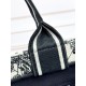 Replica Borsa tote Dior piccola/media Oblique ricamata con stampa animalier bianca Imitazioni Replica Borsa tote Dior piccola/media Oblique ricamata con stampa animalier bianca