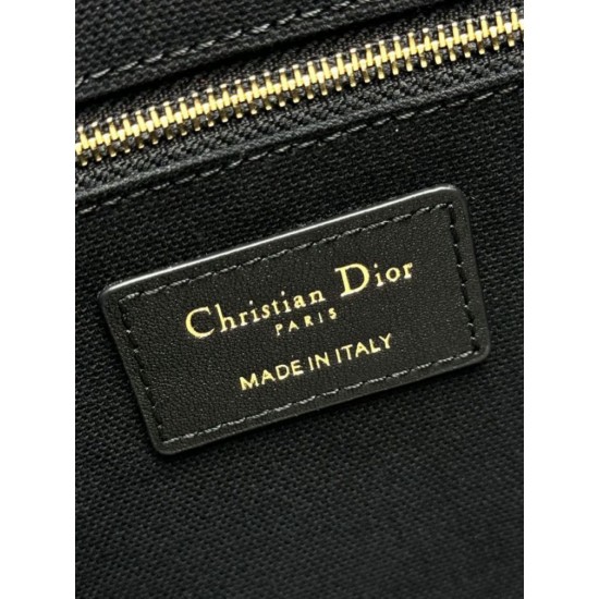 Replica Borsa tote Dior piccola/media Oblique ricamata con stampa animalier bianca Imitazioni Replica Borsa tote Dior piccola/media Oblique ricamata con stampa animalier bianca