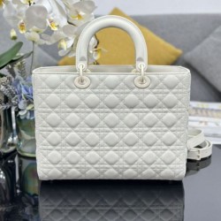 Replica Borse a mano Dior Lady Dior grande opaca Cannage con patta bianca Imitazioni Replica Borse a mano Dior Lady Dior grande opaca Cannage con patta bianca