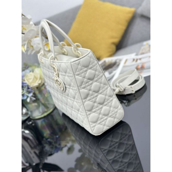 Replica Borse a mano Dior Lady Dior grande opaca Cannage con patta bianca Imitazioni Replica Borse a mano Dior Lady Dior grande opaca Cannage con patta bianca