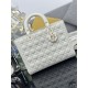 Replica Borse a mano Dior Lady Dior grande opaca Cannage con patta bianca Imitazioni Replica Borse a mano Dior Lady Dior grande opaca Cannage con patta bianca