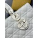 Replica Borse a mano Dior Lady Dior grande opaca Cannage con patta bianca Imitazioni Replica Borse a mano Dior Lady Dior grande opaca Cannage con patta bianca