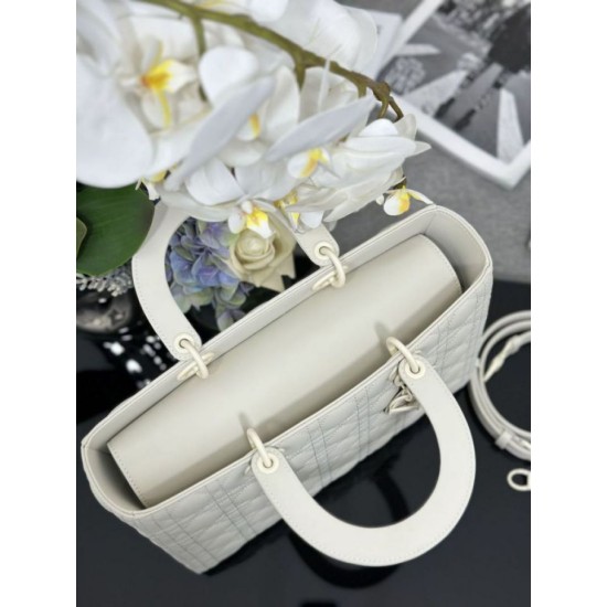 Replica Borse a mano Dior Lady Dior grande opaca Cannage con patta bianca Imitazioni Replica Borse a mano Dior Lady Dior grande opaca Cannage con patta bianca