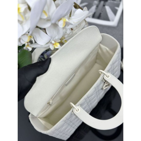 Replica Borse a mano Dior Lady Dior grande opaca Cannage con patta bianca Imitazioni Replica Borse a mano Dior Lady Dior grande opaca Cannage con patta bianca