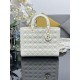 Replica Borse a mano Dior Lady Dior grande opaca Cannage con patta bianca Imitazioni Replica Borse a mano Dior Lady Dior grande opaca Cannage con patta bianca