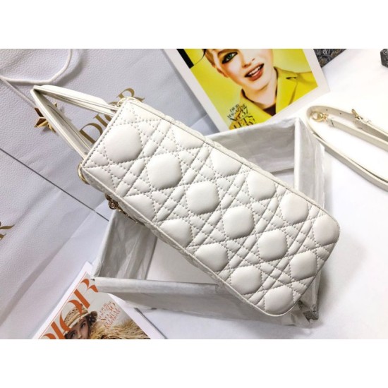 Replica borse griffate grande Dior Lady Dior agnello trapuntata cannage bianca Imitazioni Replica borse griffate grande Dior Lady Dior agnello trapuntata cannage bianca