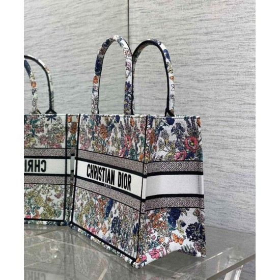 Replica Dior Lucky Media Dior Book Tote Bianco Motivo Dior Night of dreams Imitazioni Replica Dior Lucky Media Dior Book Tote Bianco Motivo Dior Night of dreams