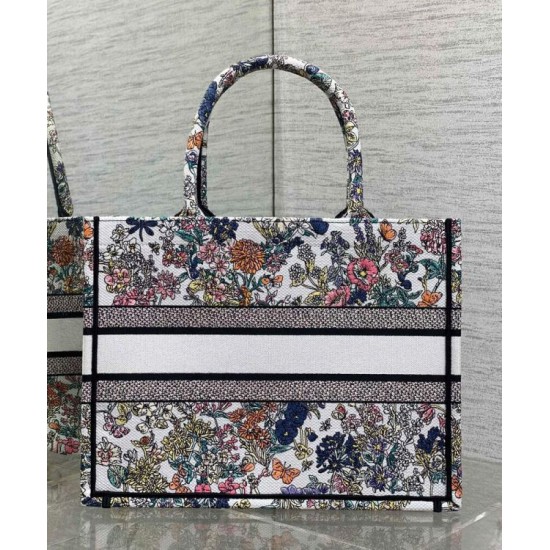 Replica Dior Lucky Media Dior Book Tote Bianco Motivo Dior Night of dreams Imitazioni Replica Dior Lucky Media Dior Book Tote Bianco Motivo Dior Night of dreams