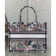 Replica Dior Lucky Media Dior Book Tote Bianco Motivo Dior Night of dreams Imitazioni Replica Dior Lucky Media Dior Book Tote Bianco Motivo Dior Night of dreams