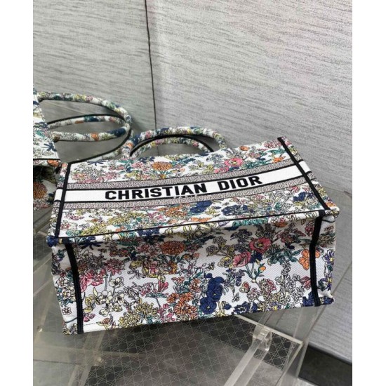 Replica Dior Lucky Media Dior Book Tote Bianco Motivo Dior Night of dreams Imitazioni Replica Dior Lucky Media Dior Book Tote Bianco Motivo Dior Night of dreams
