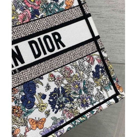 Replica Dior Lucky Media Dior Book Tote Bianco Motivo Dior Night of dreams Imitazioni Replica Dior Lucky Media Dior Book Tote Bianco Motivo Dior Night of dreams