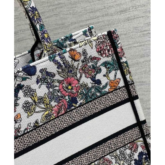 Replica Dior Lucky Media Dior Book Tote Bianco Motivo Dior Night of dreams Imitazioni Replica Dior Lucky Media Dior Book Tote Bianco Motivo Dior Night of dreams