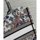 Replica Dior Lucky Media Dior Book Tote Bianco Motivo Dior Night of dreams Imitazioni Replica Dior Lucky Media Dior Book Tote Bianco Motivo Dior Night of dreams