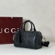 Replica di lusso Borsa da viaggio piccola Gucci GG Emblem da uomo 855789 Nero Imitazioni Cloni Borsa da viaggio piccola Gucci GG Emblem da uomo 855789 Nero firmate