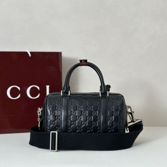 Replica di lusso Borsa da viaggio piccola Gucci GG Emblem da uomo 855789 Nero Imitazioni Cloni Borsa da viaggio piccola Gucci GG Emblem da uomo 855789 Nero firmate