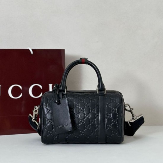 Replica di lusso Borsa da viaggio piccola Gucci GG Emblem da uomo 855789 Nero Imitazioni Cloni Borsa da viaggio piccola Gucci GG Emblem da uomo 855789 Nero firmate