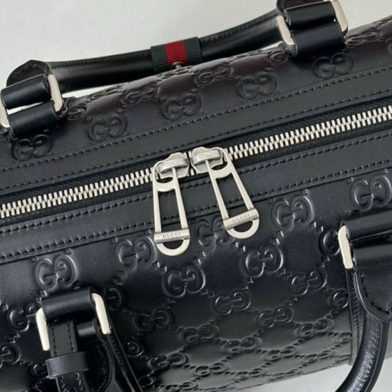 Replica di lusso Borsa da viaggio piccola Gucci GG Emblem da uomo 855789 Nero Imitazioni Cloni Borsa da viaggio piccola Gucci GG Emblem da uomo 855789 Nero firmate