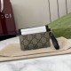 Replica di lusso Porta carte Gucci GG Emblem con cinturino 819121 Nero Imitazioni Cloni Porta carte Gucci GG Emblem con cinturino 819121 Nero firmate