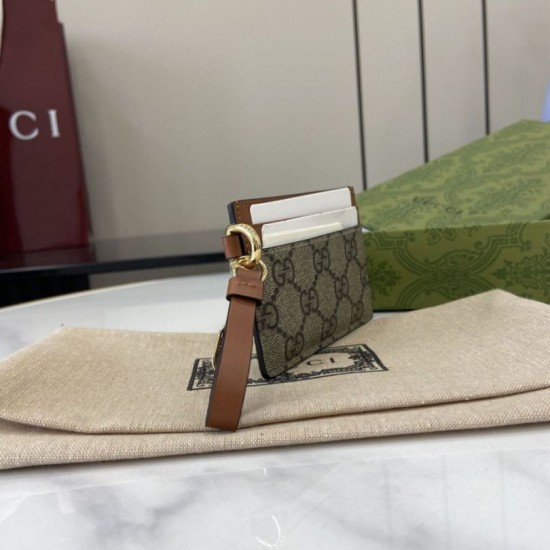 Cloni Porta carte Gucci GG Emblem con cinturino 819121 Marrone firmate