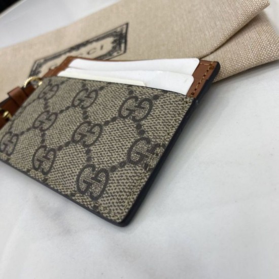 Cloni Porta carte Gucci GG Emblem con cinturino 819121 Marrone firmate