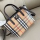 Replica di lusso Borsa tote Burberry Mini Reversible Bloomsbury Check nera/marrone Imitazioni Cloni Borsa tote Burberry Mini Reversible Bloomsbury Check nera/marrone firmate