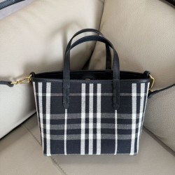 Borse tote Burberry Mini Reversible Bloomsbury Check nera/Blu Borse tote Burberry Mini Reversible Bloomsbury Check nera/Blu