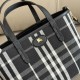 Replica di lusso Borse tote Burberry Mini Reversible Bloomsbury Check nera/Blu Imitazioni Cloni Borse Replica tote Burberry Mini Reversible Bloomsbury Check nera/Blu firmate
