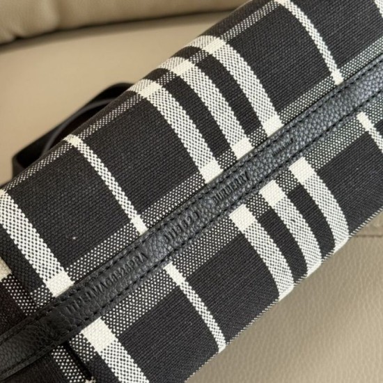 Replica di lusso Borse tote Burberry Mini Reversible Bloomsbury Check nera/Blu Imitazioni Cloni Borse Replica tote Burberry Mini Reversible Bloomsbury Check nera/Blu firmate