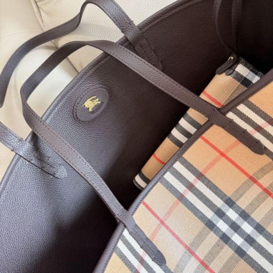 Replica di lusso Borsa tote Burberry Bloomsbury Highlands reversibile media Imitazioni Cloni Borsa tote Burberry Bloomsbury Highlands reversibile media firmate
