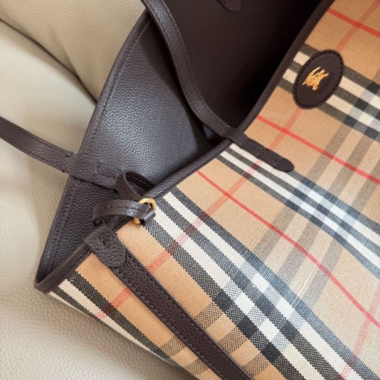 Replica di lusso Borsa tote Burberry Bloomsbury Highlands reversibile media Imitazioni Cloni Borsa tote Burberry Bloomsbury Highlands reversibile media firmate