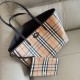 Replica di lusso Borsa tote Burberry Bloomsbury Highlands reversibile media Imitazioni Cloni Borsa tote Burberry Bloomsbury Highlands reversibile media firmate